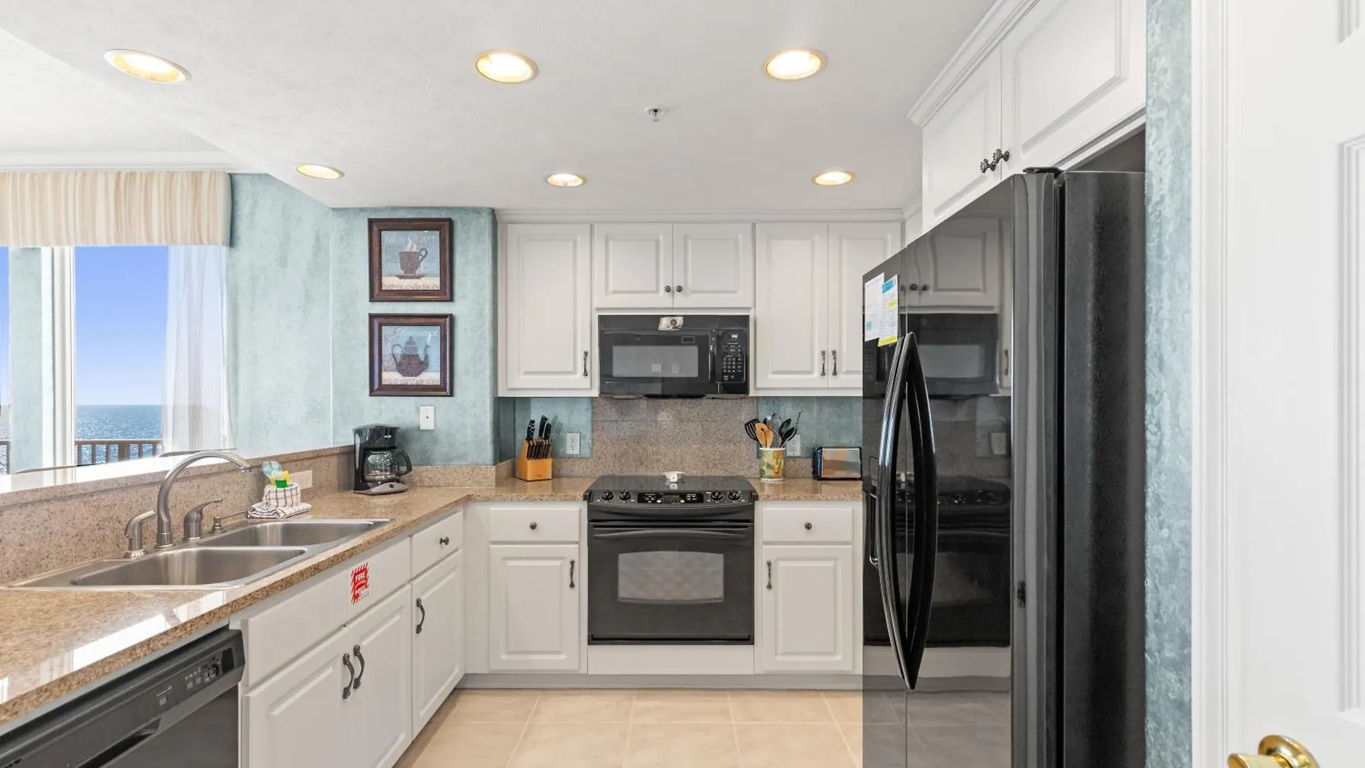 Semesterbostad Treasure Shores-3Br Beachfront Corner Unit Sleeps 8 With Stunning Gulf Views! Panama City Beach