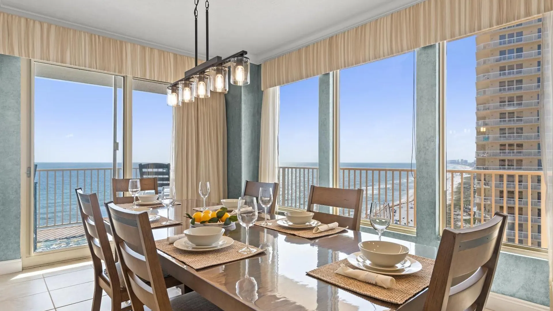 Semesterbostad Treasure Shores-3Br Beachfront Corner Unit Sleeps 8 With Stunning Gulf Views! Panama City Beach