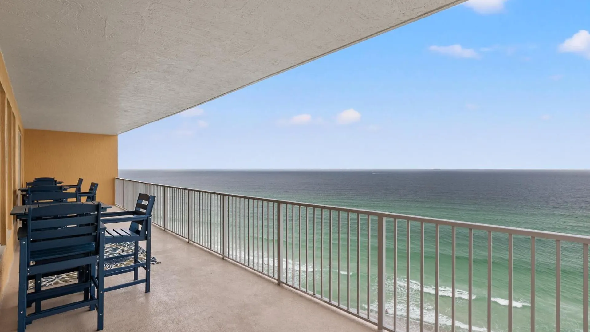 Semesterbostad Treasure Shores-3Br Beachfront Corner Unit Sleeps 8 With Stunning Gulf Views! Panama City Beach